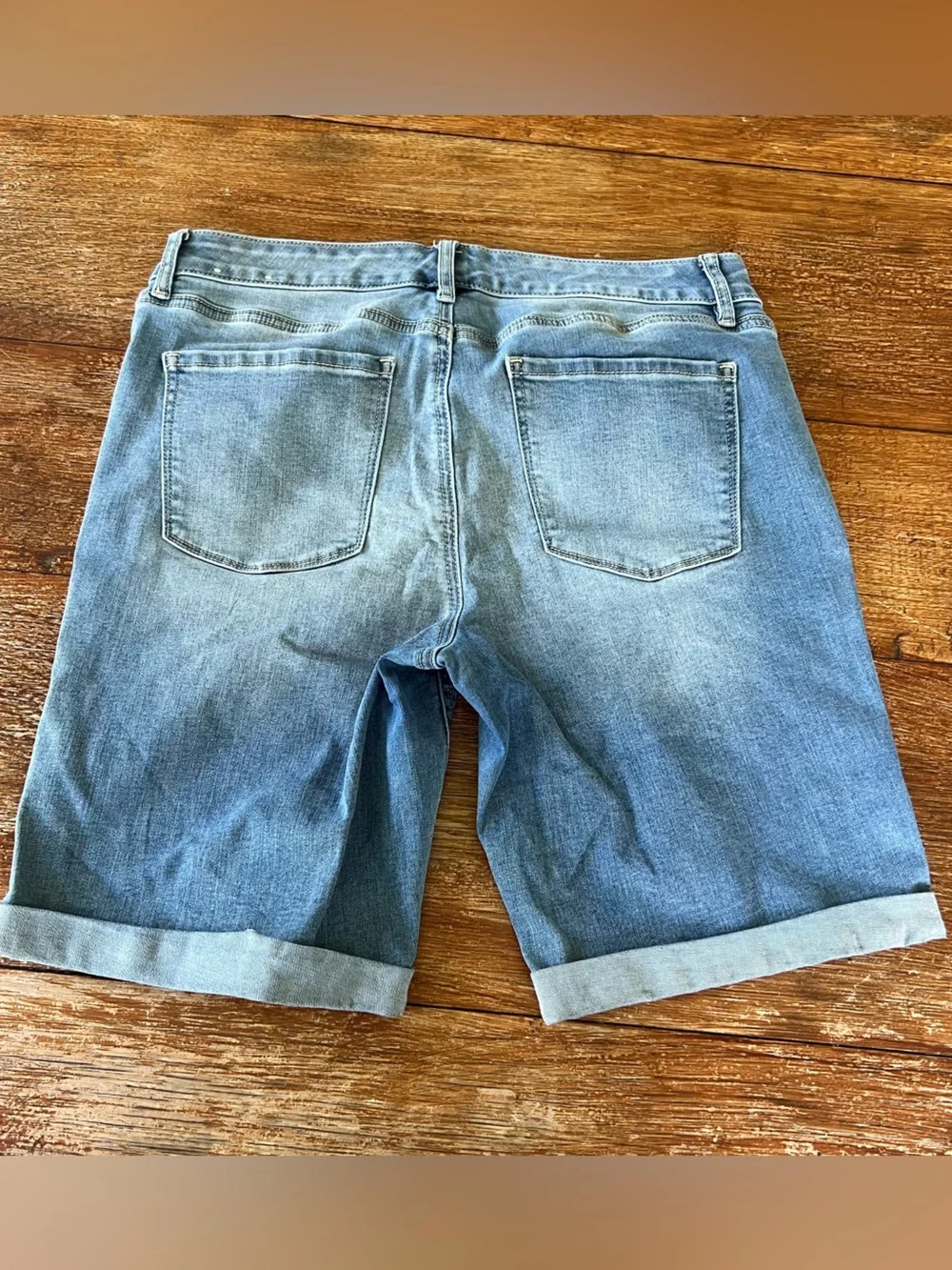 White House Black Market WHBM Denim Bermuda Shorts Size 8 Short Stretch
